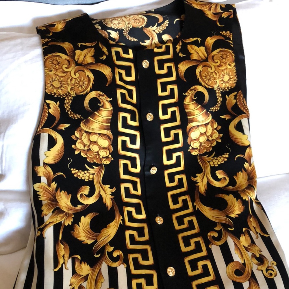 Elegant baroque print vest